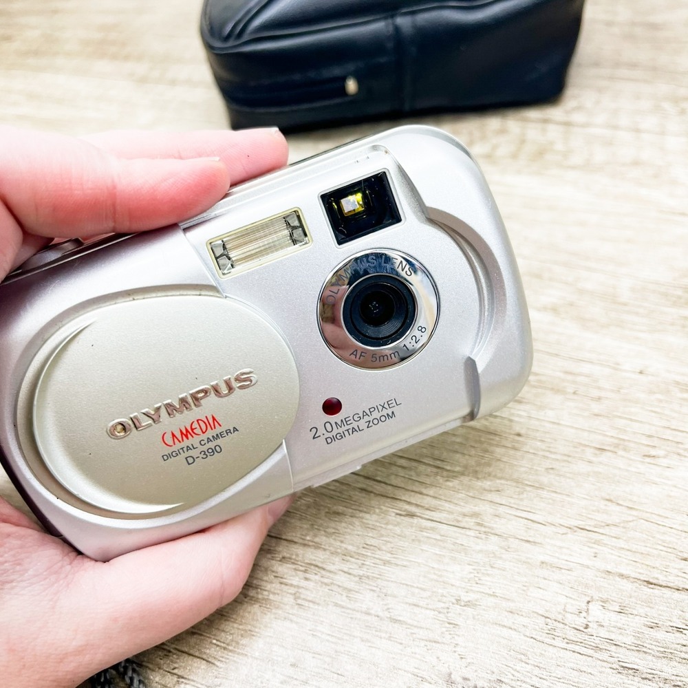 OLYMPUS CAMEDIA D-390 .2mp CCD SENSOR DIGITAL CAMERA .TESTED AND WORKING. - Picture 4 of 16